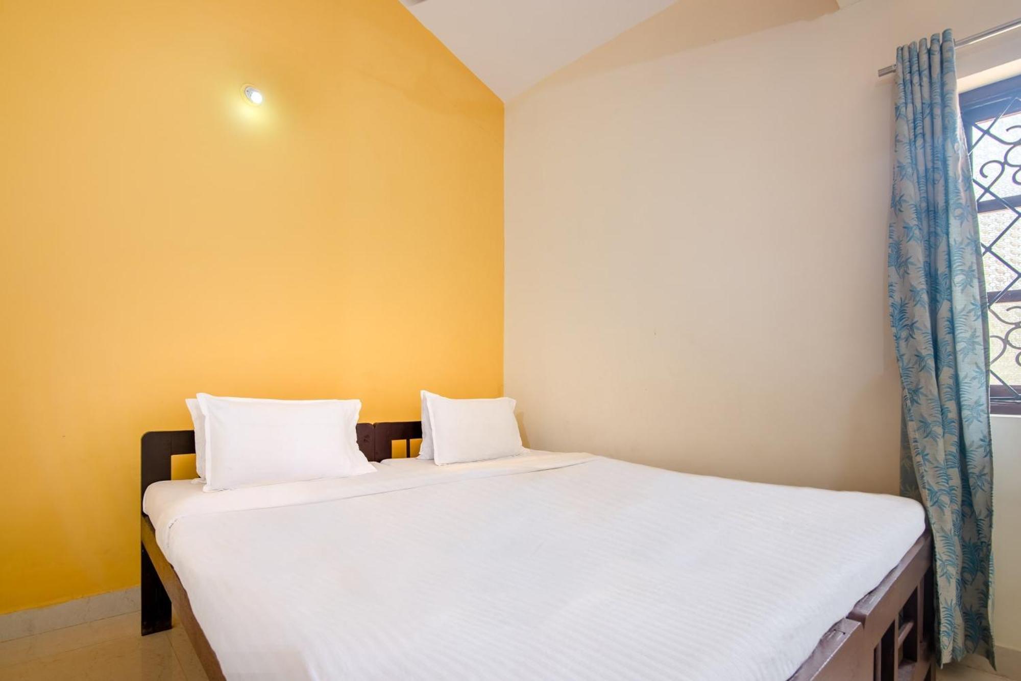 Spot On Ps Guest House Calangute Bagian luar foto