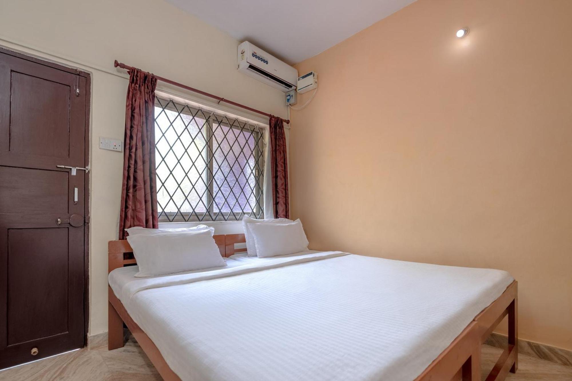 Spot On Ps Guest House Calangute Bagian luar foto