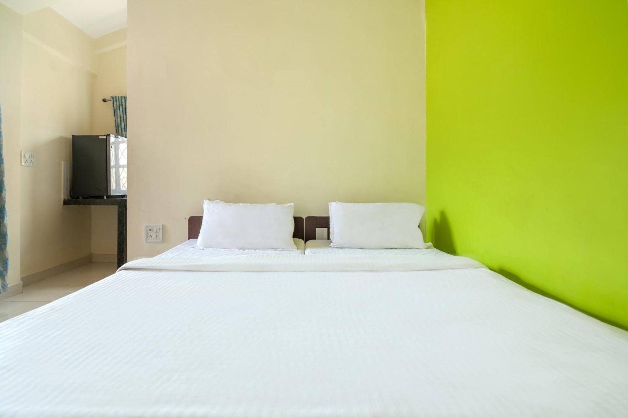 Spot On Ps Guest House Calangute Bagian luar foto