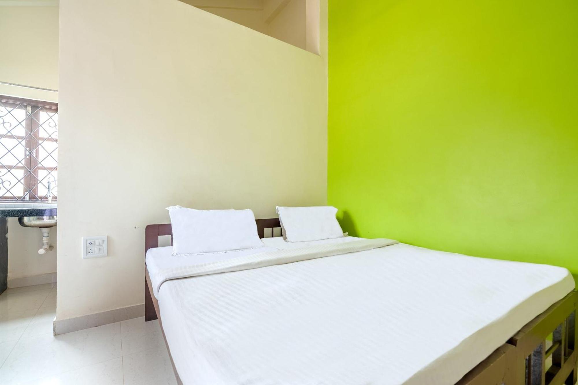 Spot On Ps Guest House Calangute Bagian luar foto