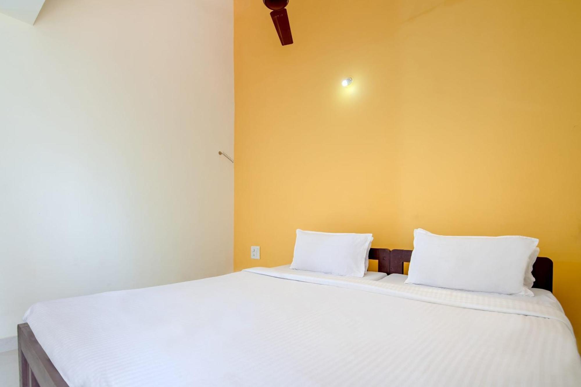 Spot On Ps Guest House Calangute Bagian luar foto