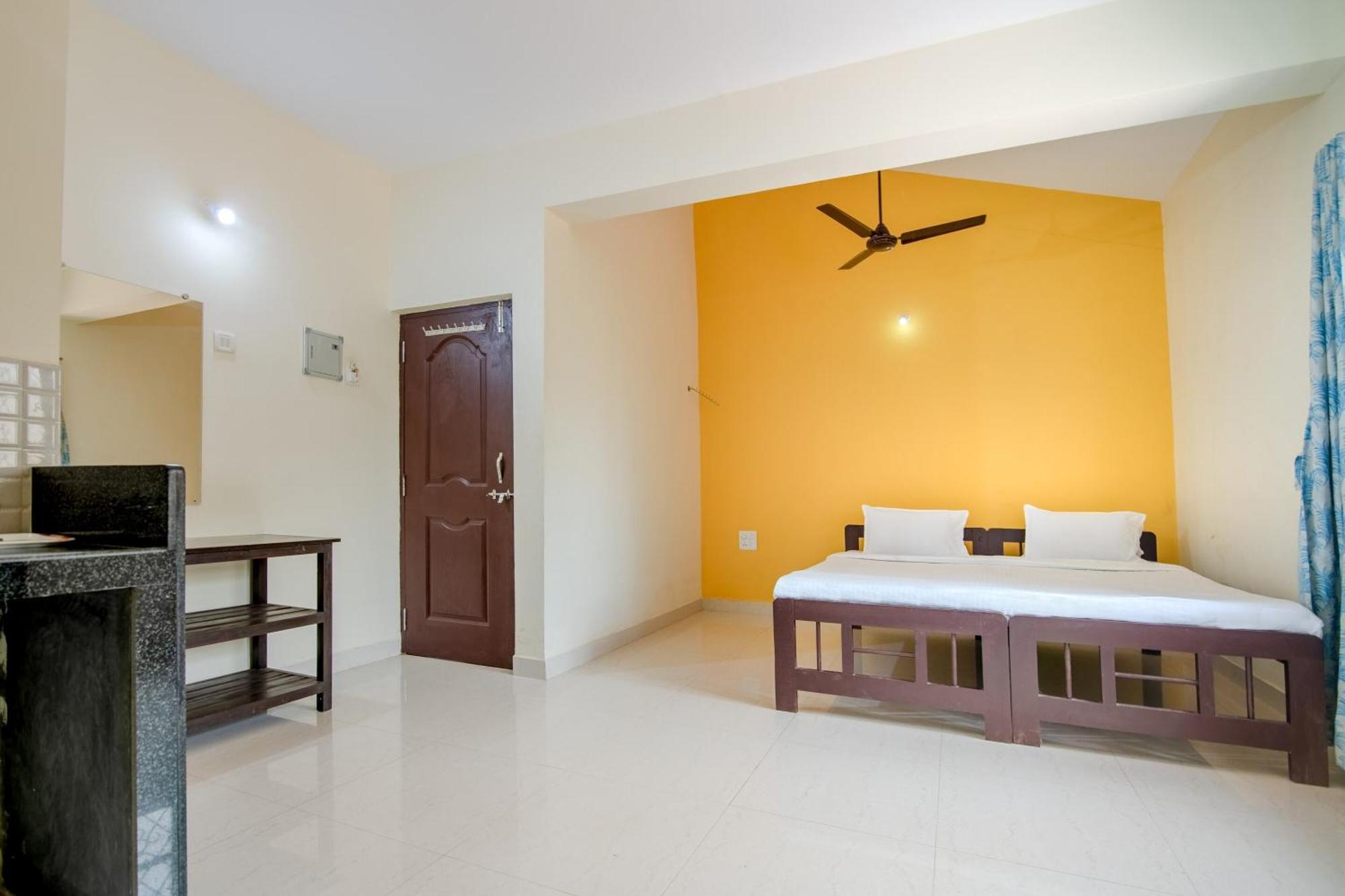 Spot On Ps Guest House Calangute Bagian luar foto