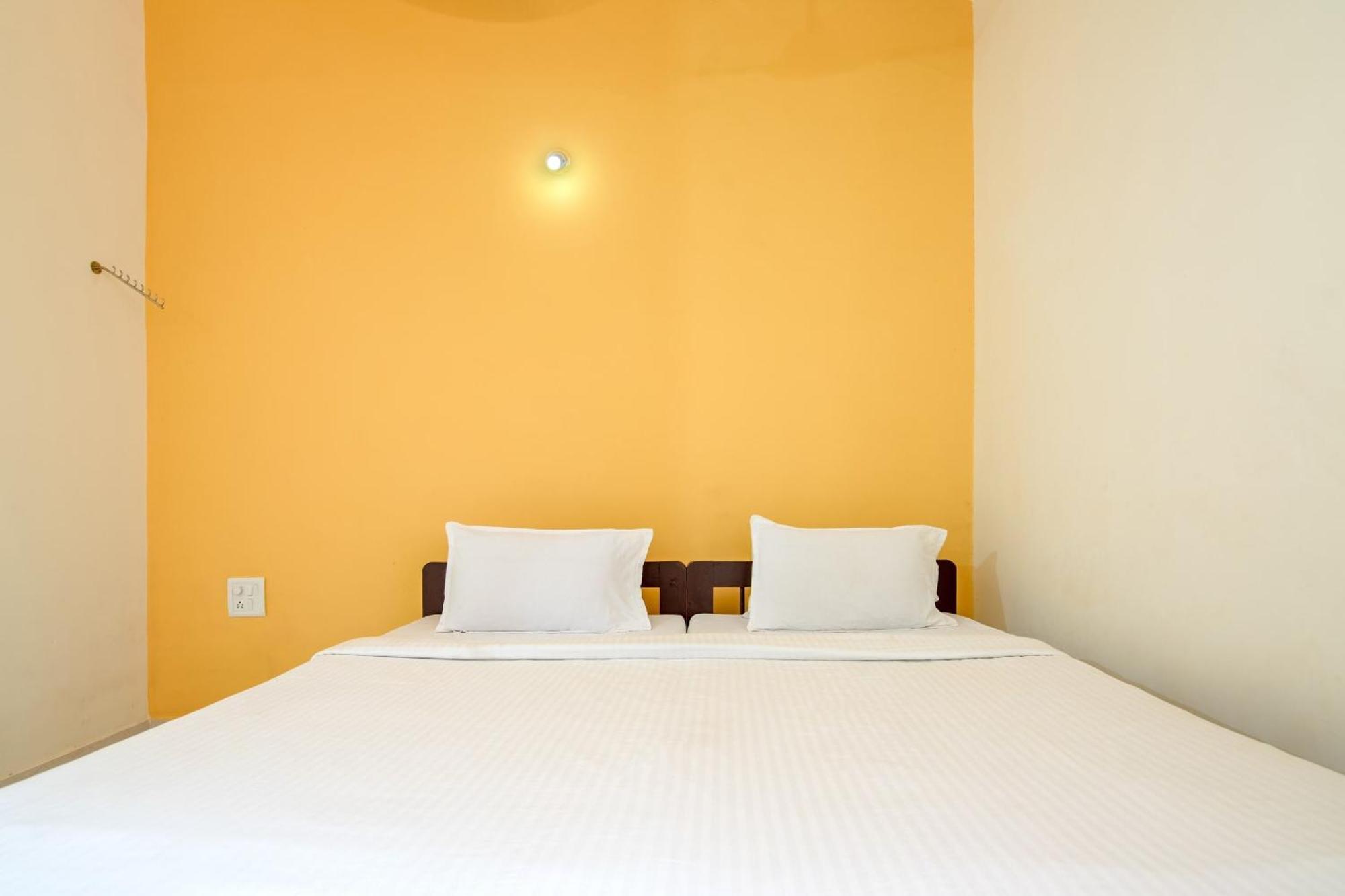 Spot On Ps Guest House Calangute Bagian luar foto