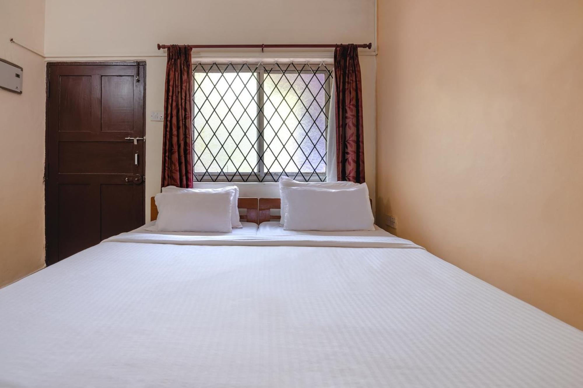Spot On Ps Guest House Calangute Bagian luar foto
