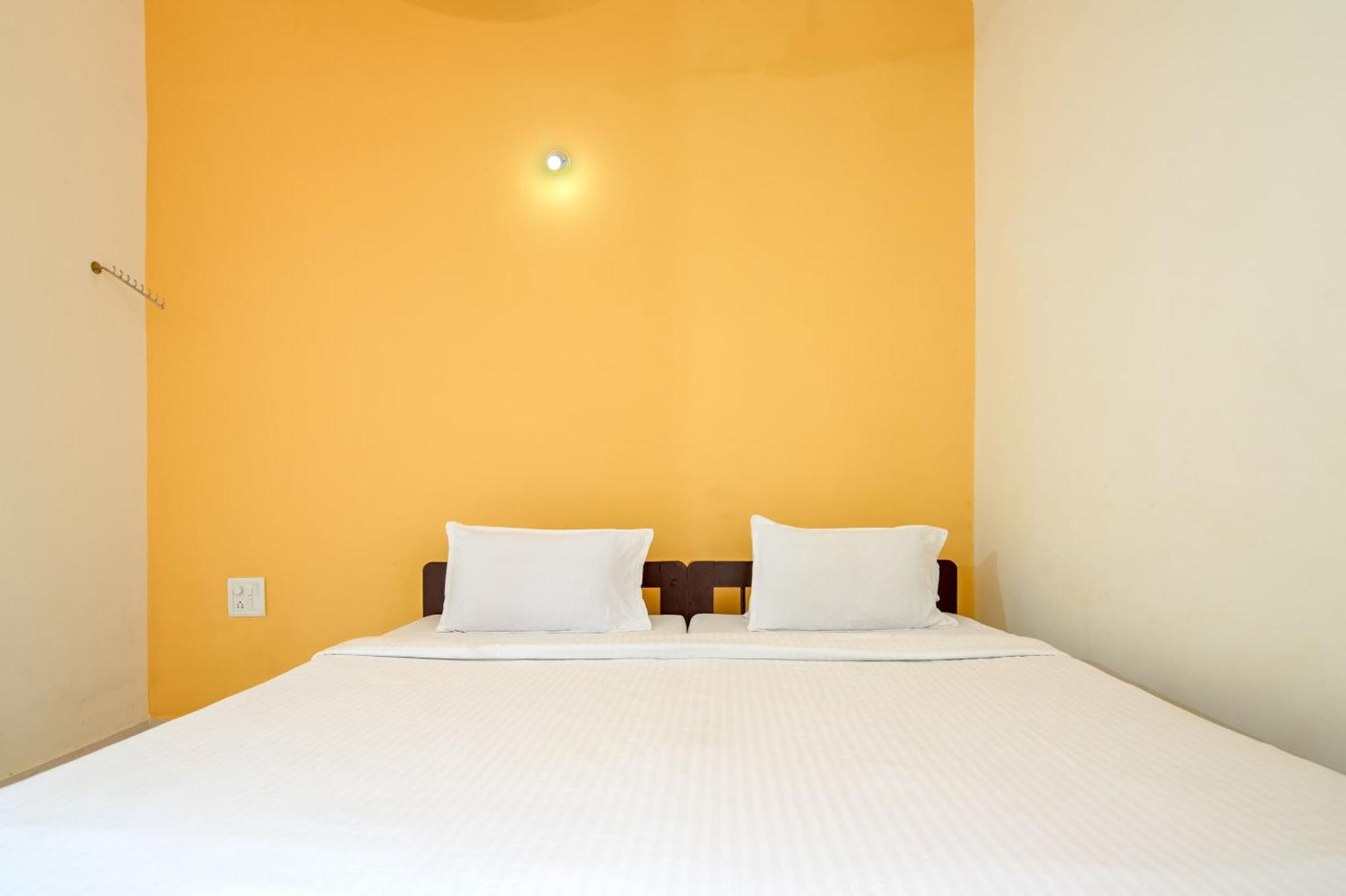 Spot On Ps Guest House Calangute Bagian luar foto