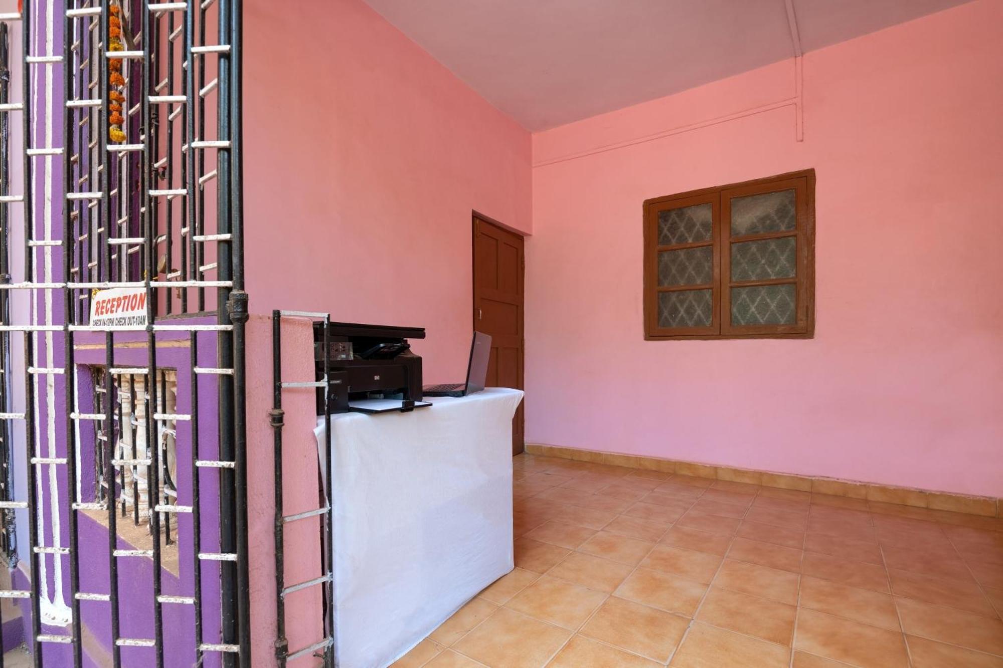 Spot On Ps Guest House Calangute Bagian luar foto